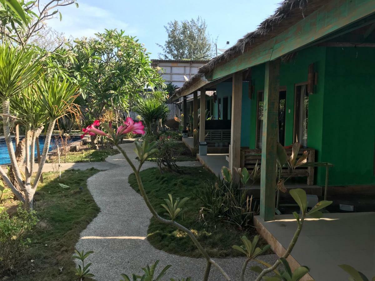 Maha Putri Bungalows Gili Trawangan Exteriör bild